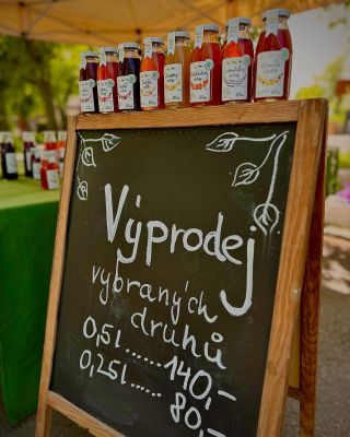 🤩 VÝPRODEJ vybraných druhů!!!! 🤩 A proč, se těch sirupů chceme zbavit? Protože je Marťa líná 😂 Neeee my bysme totiž rády...